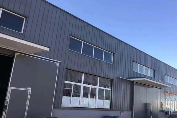 通遼鋼結(jié)構(gòu)廠房讓綠色工業(yè)建筑之路走得更遠(yuǎn)